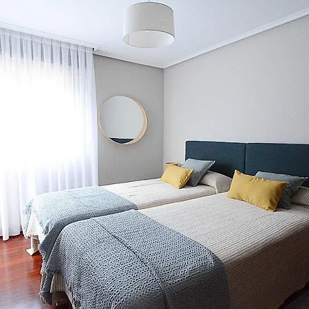 Chalet En Zona Residencial Con Piscina Holiday home Liendo