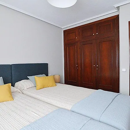 Chalet En Zona Residencial Con Piscina Liendo