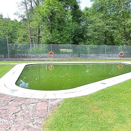 Chalet En Zona Residencial Con Piscina *