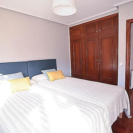 Chalet En Zona Residencial Con Piscina Holiday home Liendo
