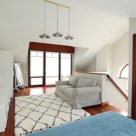 Chalet En Zona Residencial Con Piscina *