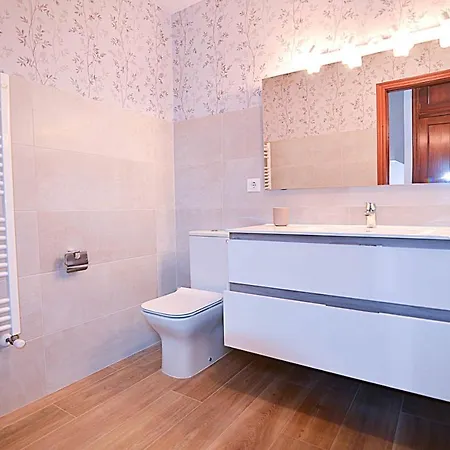 Holiday home Chalet En Zona Residencial Con Piscina Liendo