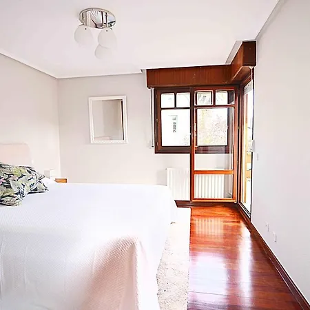 Chalet En Zona Residencial Con Piscina