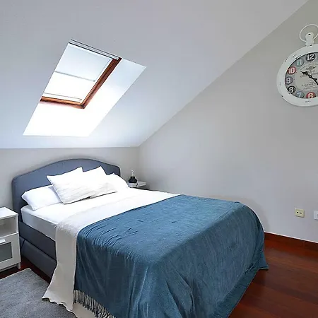 Chalet En Zona Residencial Con Piscina * Liendo