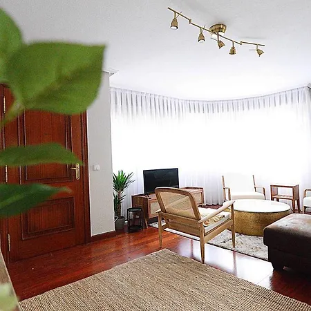 Chalet En Zona Residencial Con Piscina * Liendo