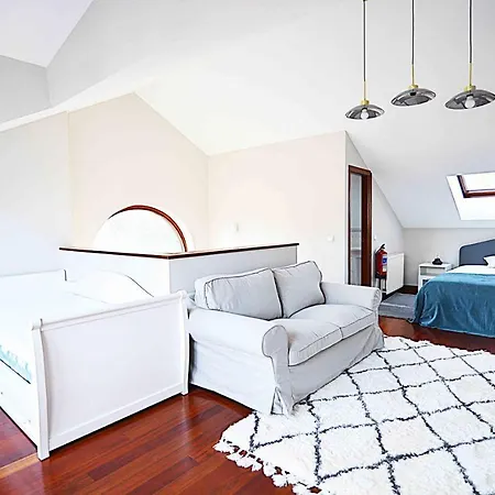 Chalet En Zona Residencial Con Piscina * Liendo
