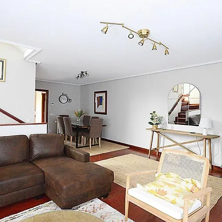 Chalet En Zona Residencial Con Piscina Holiday home Liendo