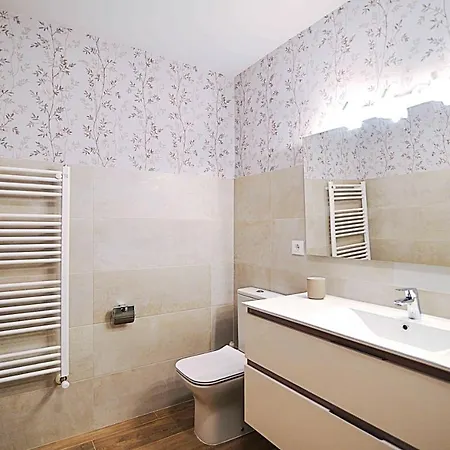 Chalet En Zona Residencial Con Piscina Liendo